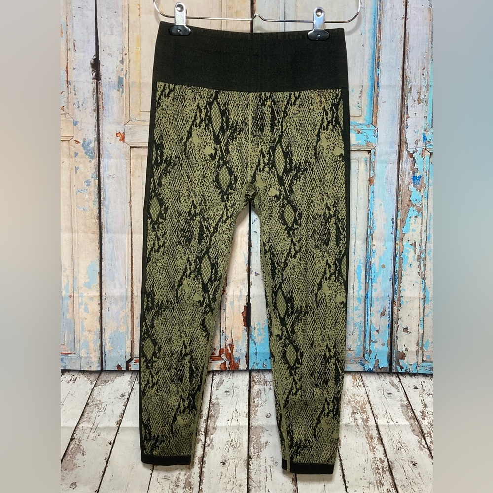 FABLETICS XS High Waisted Seamless Green Black Snakeskin Tights EUC 1170